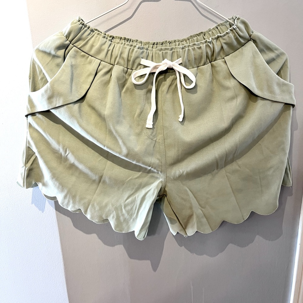 New mint green shorts sz M
